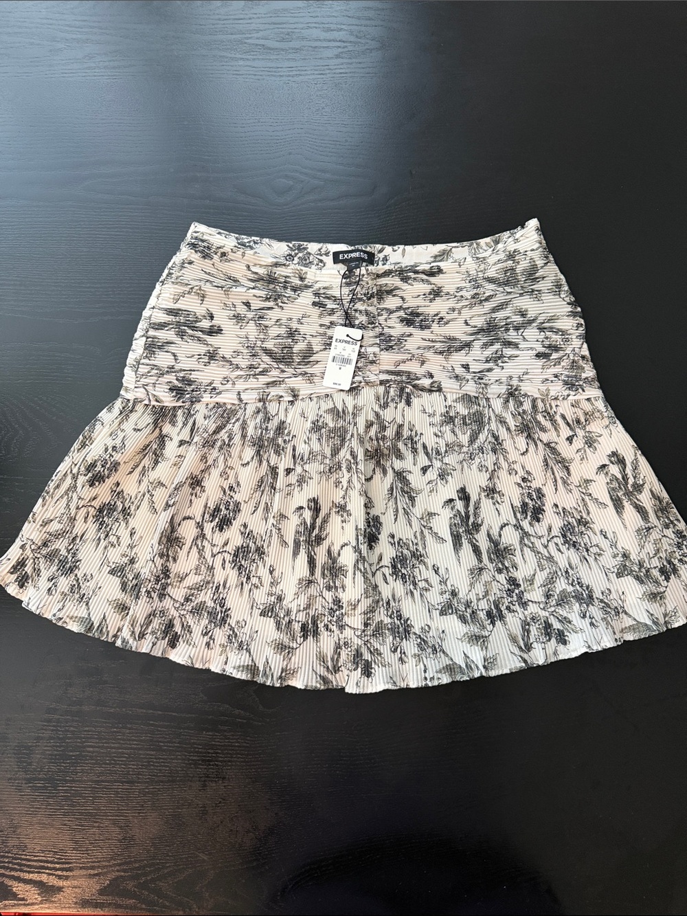 Express - Cream/Dark Green Mini Skirt with Floral Print - Picture 2 of 4